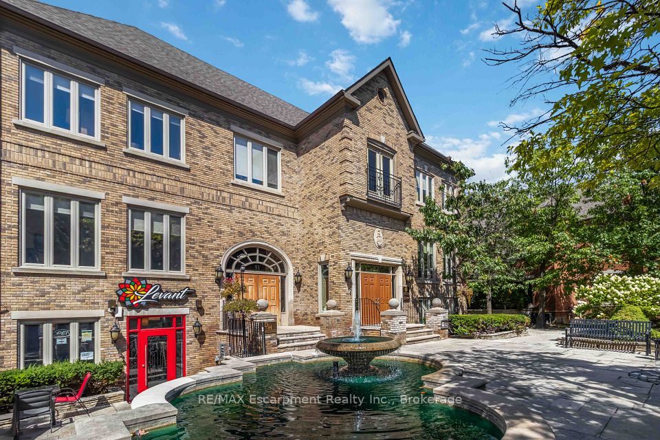 53 Village Centre Place 105, Mississauga, ON L4Z 1V9