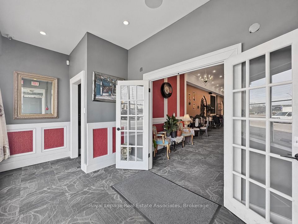 1850 Dundas Street, Mississauga, ON L4X 1L9