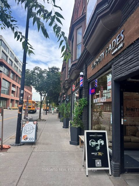 2741 Dundas Street W Main, Toronto, ON M6P 1Y1