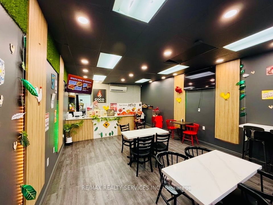 15 Queen Street W, Brampton, ON L6Y 1L9