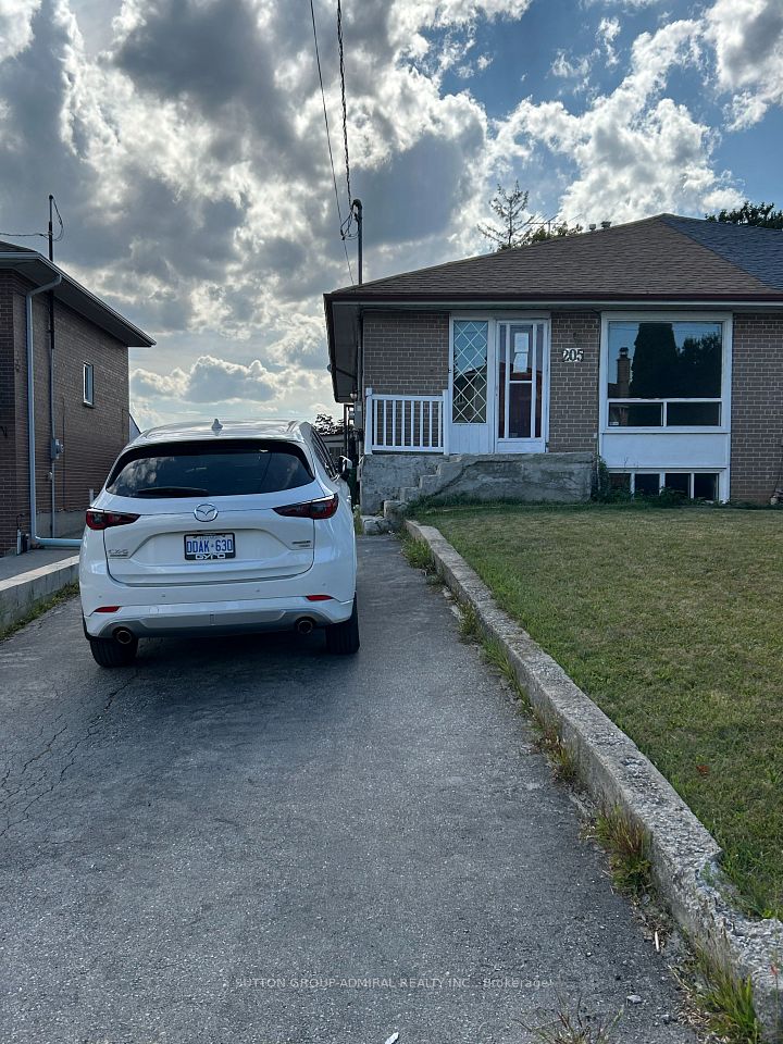 205 St Lucie Drive, Toronto, ON M9M 1T4 at 205 St Lucie Drive, Toronto, ON M9M 1T4, Toronto W05, ON, M9M 1T4