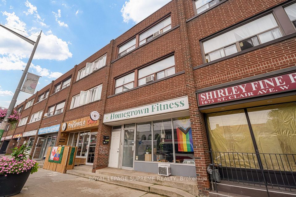 1671 St Clair Avenue W, Toronto, ON M6N 1H9
