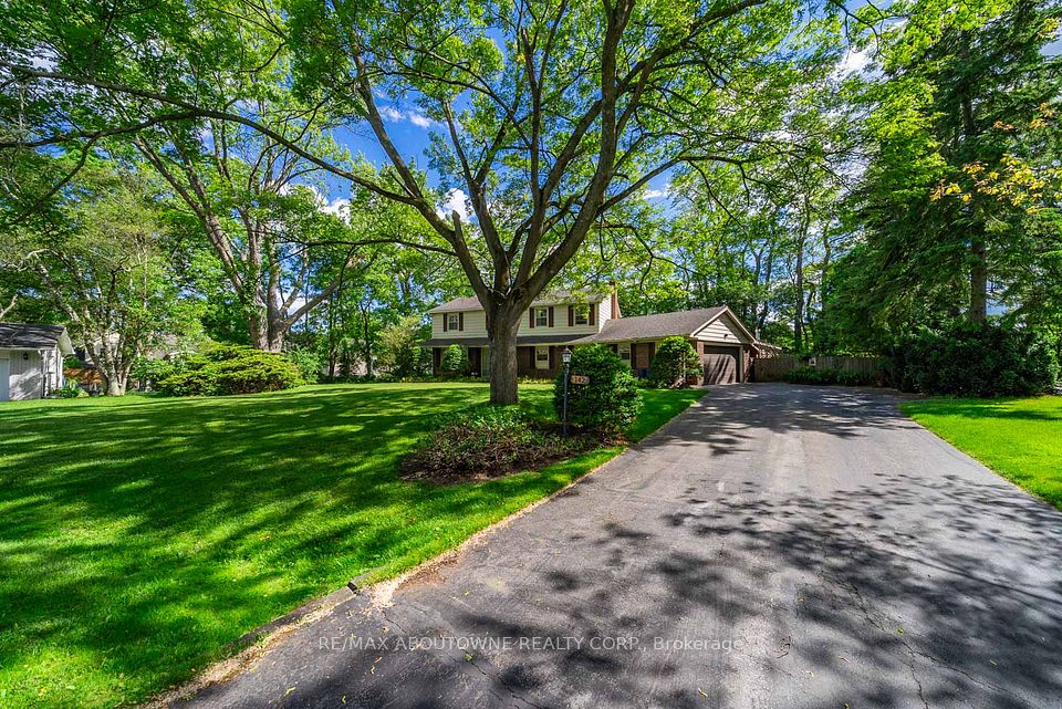 Detached at 142 Abbey Court, Oakville, ON L6J 4L1, Oakville