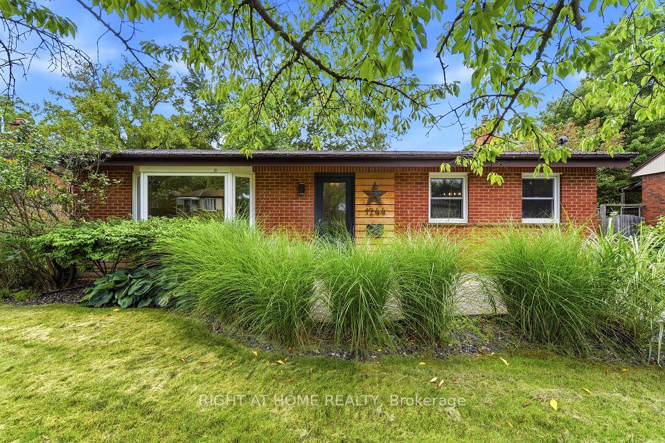 Detached at 1244 De Quincy Crescent, Burlington, ON L7P 1E1, Burlington