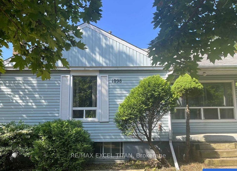 Detached at 1098 Kent Avenue, Oakville, ON L6H 1Z8, Oakville