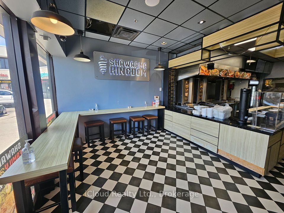 377 Burnhamthorpe Road E 4, Mississauga, ON L5A 3Y1