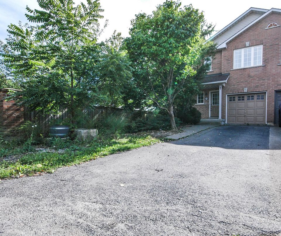Att/Row/Townhouse at 610 Angela Court, Burlington, ON L7L 7A4, Burlington