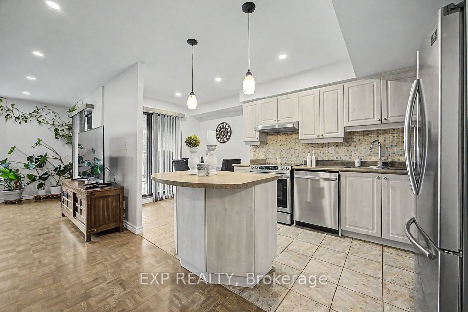 1000 Cedarglen Gate 501, Mississauga, ON L5C 3Z5 at 1000 Cedarglen Gate 501, Mississauga, ON L5C 3Z5, Mississauga, ON, L5C 3Z5