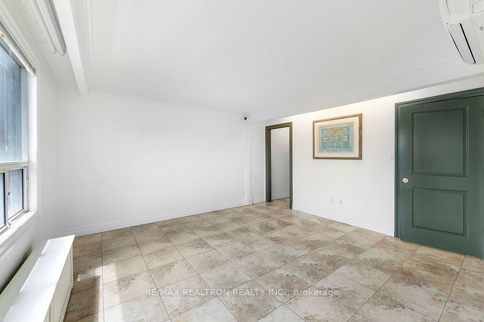 930 Wilson Avenue 1, Toronto, ON M3K 1E7