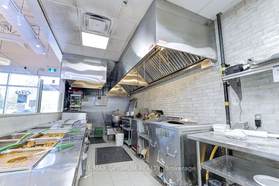 1 Glenn Hawthorne Boulevard 3, Mississauga, ON L5R 0C2