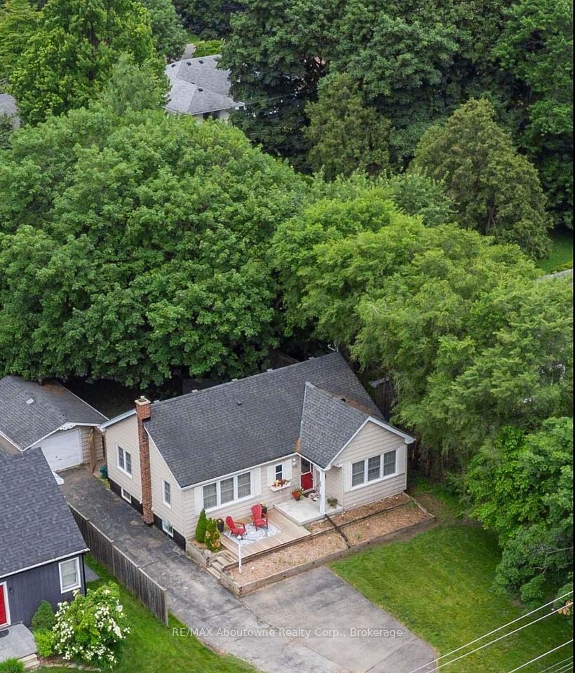 938 King Road, Burlington, ON L7T 3L3 at 938 King Road, Burlington, ON L7T 3L3, Burlington, ON, L7T 3L3