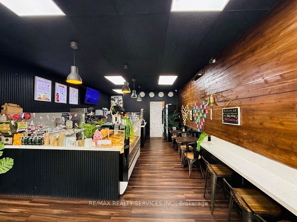 11 Queen Street W, Brampton, ON L6Y 1L9