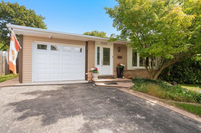 3202 Centennial Drive E, Burlington, ON L7M 1C2 at 3202 Centennial Drive E, Burlington, ON L7M 1C2, Burlington, ON, L7M 1C2