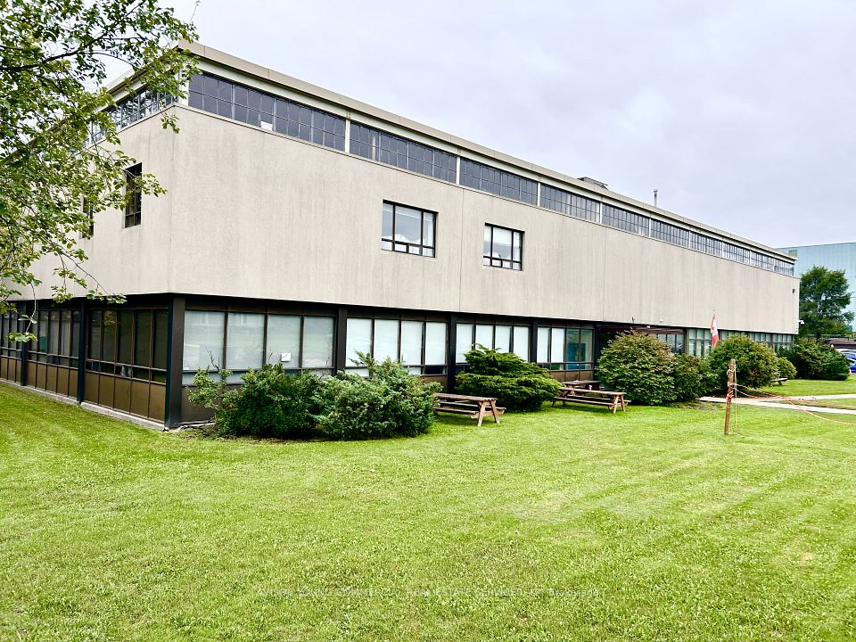 10 Gurney Crescent, Toronto, ON M6B 1S8