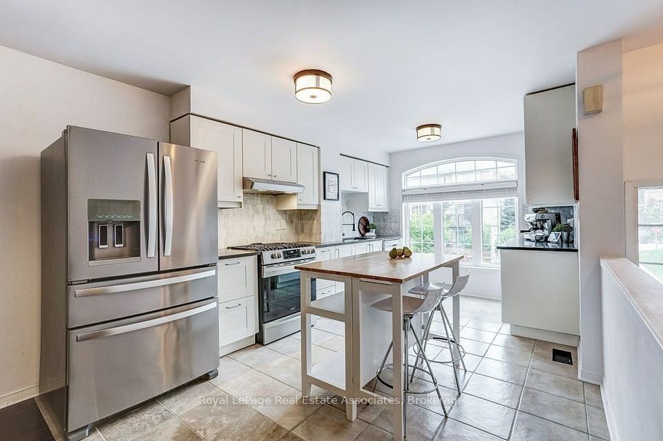 7222 Deanlee Court, Mississauga, ON L5N 8R5 at 7222 Deanlee Court, Mississauga, ON L5N 8R5, Mississauga, ON, L5N 8R5