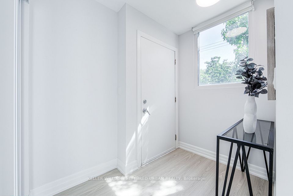 370 Wallace Avenue 802, Toronto, ON M6P 3P2 at 370 Wallace Avenue 802, Toronto, ON M6P 3P2, Toronto W02, ON, M6P 3P2