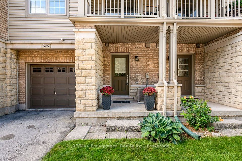 Att/Row/Townhouse at 626 Hooks Common, Burlington, ON L7L 0C9, Burlington