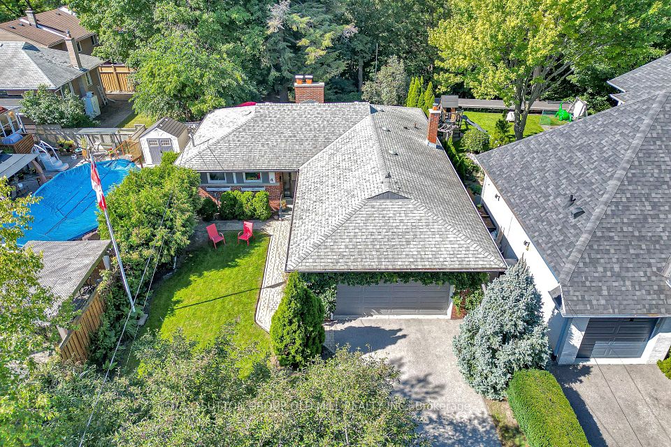 4 Ravenscrest Drive, Toronto, ON M9B 5M7 at 4 Ravenscrest Drive, Toronto, ON M9B 5M7, Toronto W08, ON, M9B 5M7