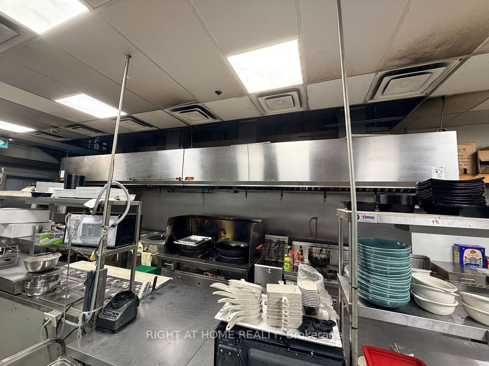 1200 derry road east Road 1 & 2, Mississauga, ON L5T 1B6