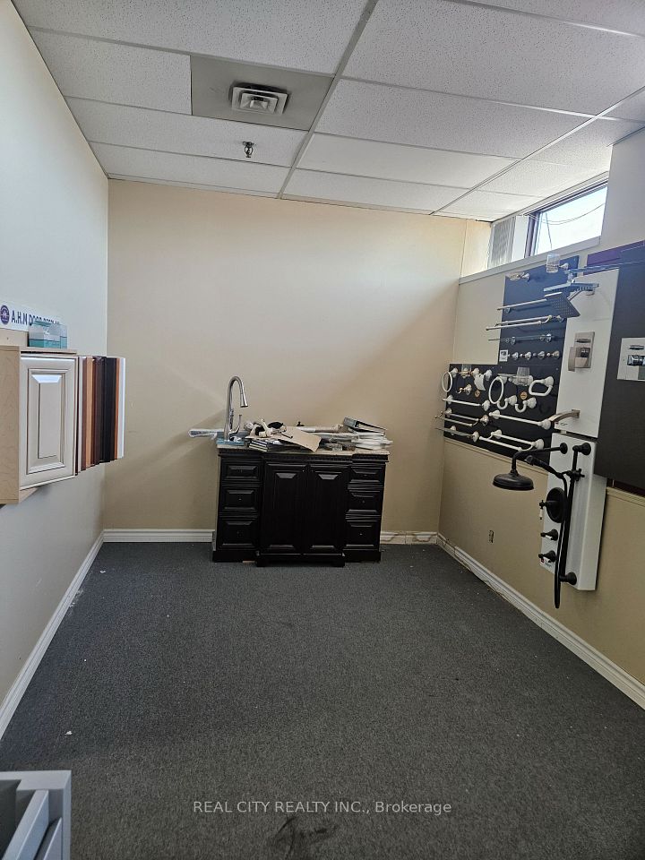 55 Rutherford Road S, Brampton, ON L6W 3J3