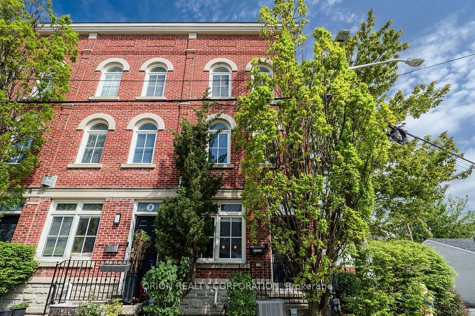 6 St Raymond Heights, Toronto, ON M6G 4C2 at 6 St Raymond Heights, Toronto, ON M6G 4C2, Toronto W02, ON, M6G 4C2