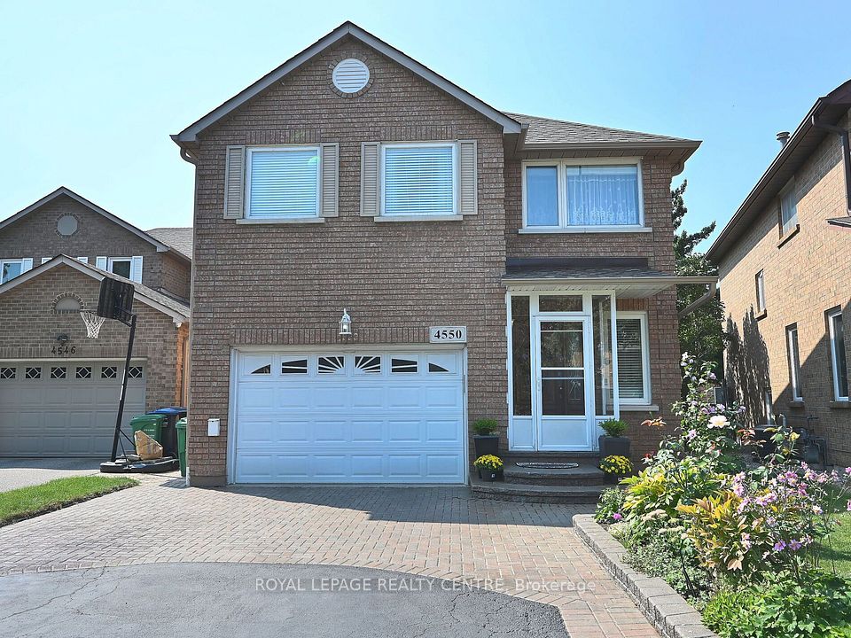 Detached at 4550 Kettleby Court, Mississauga, ON L4Z 2V7, Mississauga