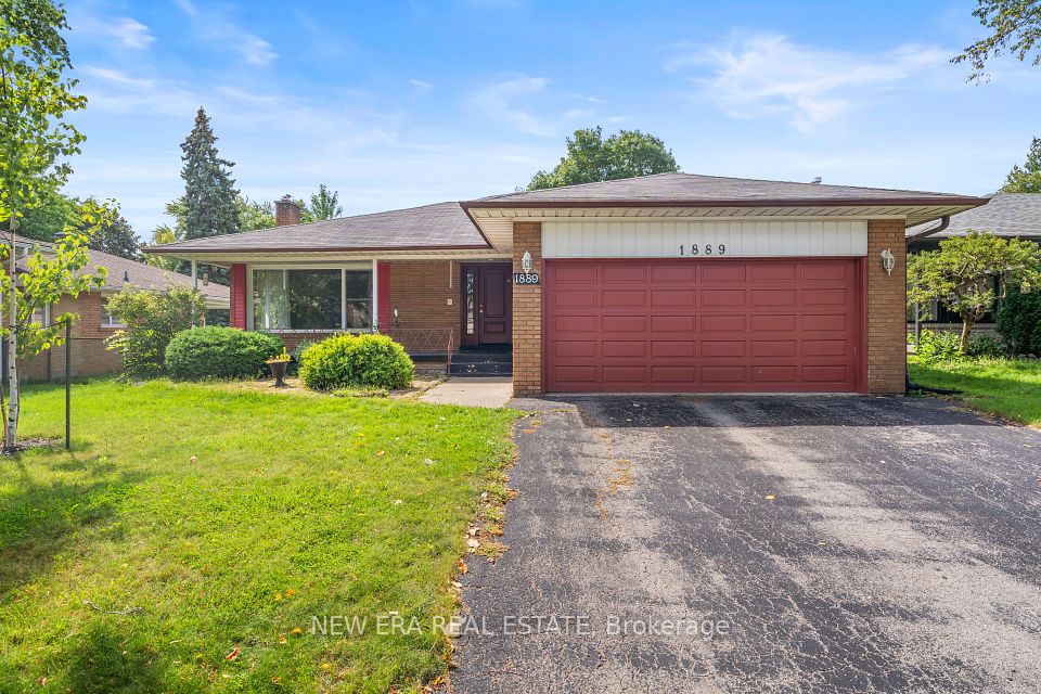 Detached at 1889 Steepbank Crescent, Mississauga, ON L4X 1T9, Mississauga