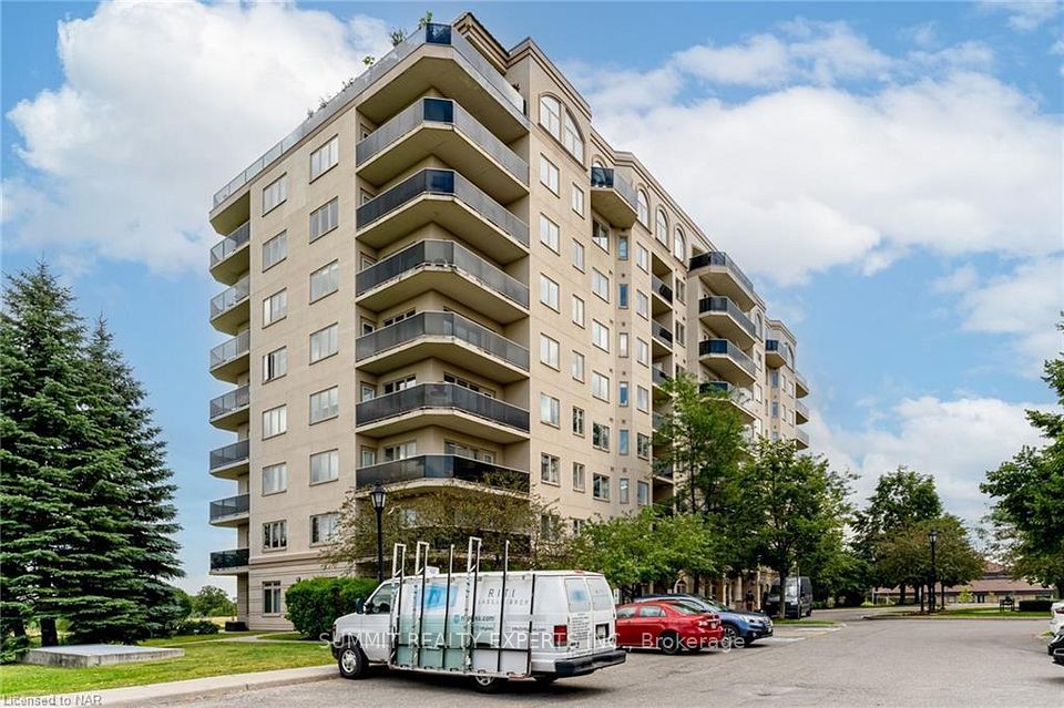 Condo Apartment at 10 DAYSPRING Circle 408, Brampton, ON L6P 1B9, Brampton
