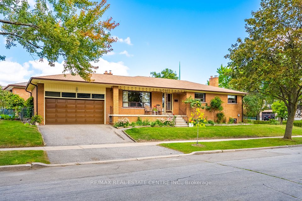 4 Dunreo Drive, Toronto, ON M3L 2E9 at 4 Dunreo Drive, Toronto, ON M3L 2E9, Toronto W05, ON, M3L 2E9