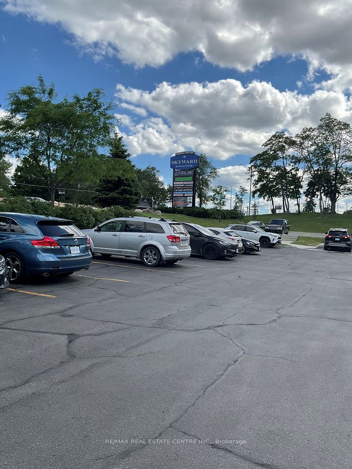 2255 Dundas Street W 317, Mississauga, ON L5K 1R6