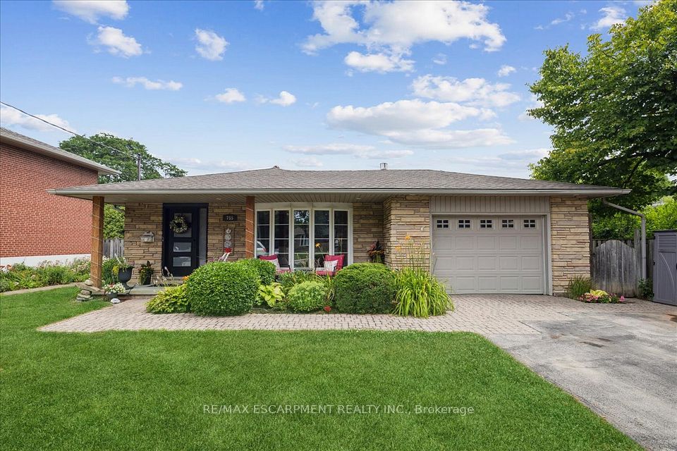 755 Parker Crescent, Burlington, ON L7R 3A5 at 755 Parker Crescent, Burlington, ON L7R 3A5, Burlington, ON, L7R 3A5