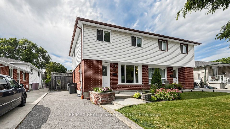 716 Eaglemount Crescent, Mississauga, ON L5C 1N9 at 716 Eaglemount Crescent, Mississauga, ON L5C 1N9, Mississauga, ON, L5C 1N9