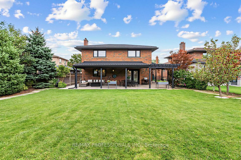 182 Gracefield Avenue, Toronto, ON M6L 1L8 at 182 Gracefield Avenue, Toronto, ON M6L 1L8, Toronto W04, ON, M6L 1L8