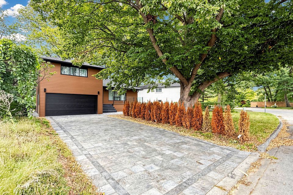 Detached at 121 South Forster Park Drive, Oakville, ON L6K 1Y6, Oakville