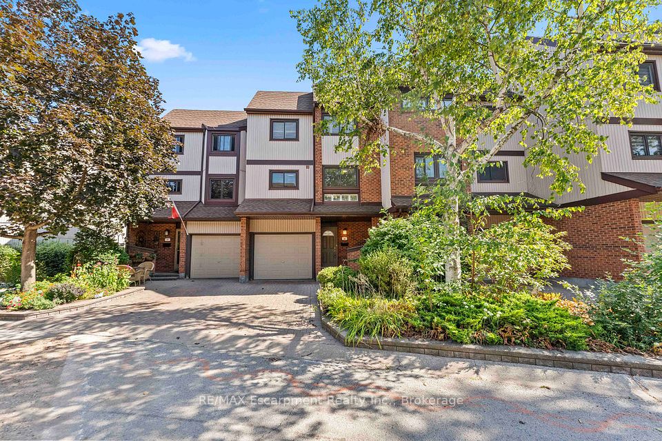 1060 Walden Circle 18, Mississauga, ON L5J 4J9 at 1060 Walden Circle 18, Mississauga, ON L5J 4J9, Mississauga, ON, L5J 4J9