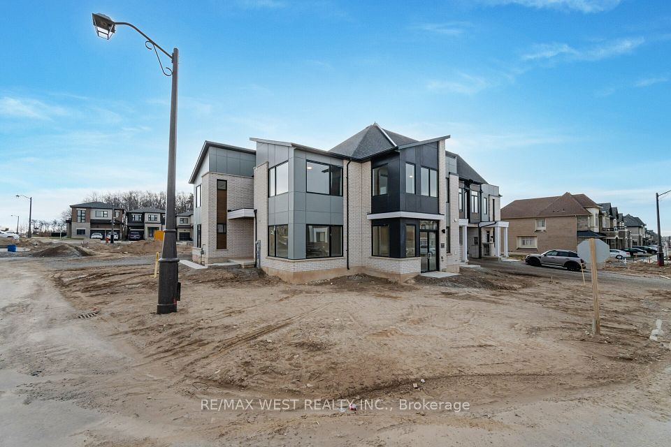 Att/Row/Townhouse at 120 Settlers Road E, Oakville, ON L6H 7C8, Oakville