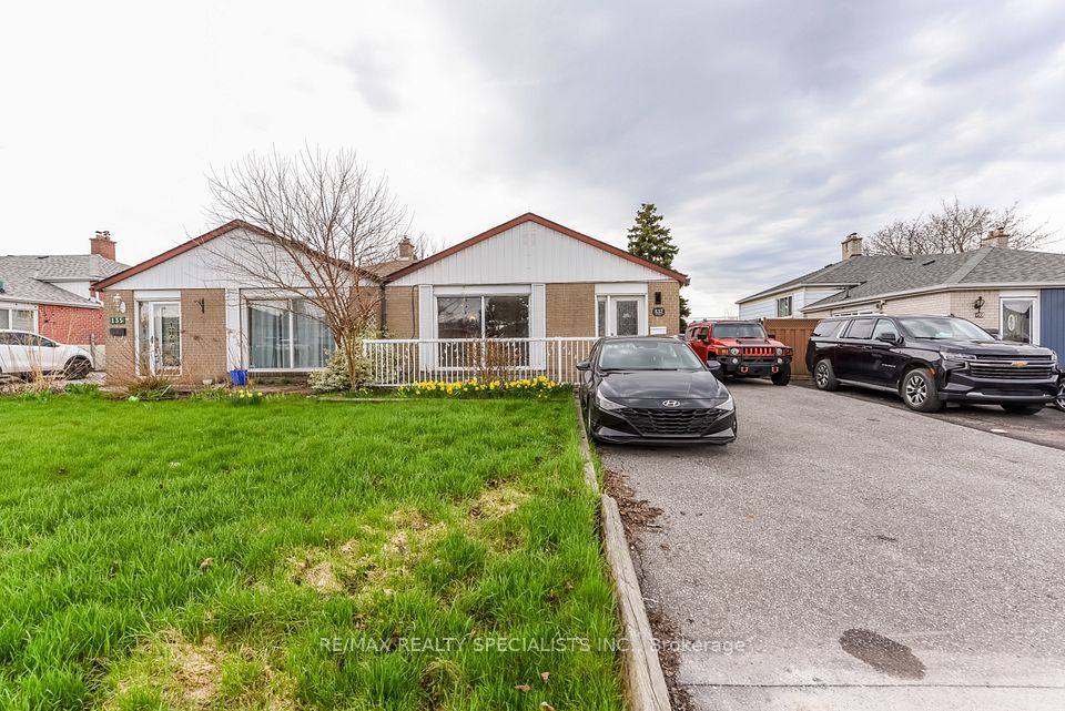 Semi-Detached at 137 Avondale Boulevard Upper, Brampton, ON L6T 1H5, Brampton