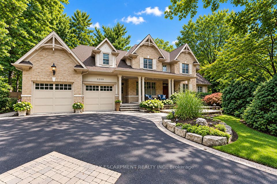 2209 Pineneedle Row, Mississauga, ON L5C 1V4 at 2209 Pineneedle Row, Mississauga, ON L5C 1V4, Mississauga, ON, L5C 1V4