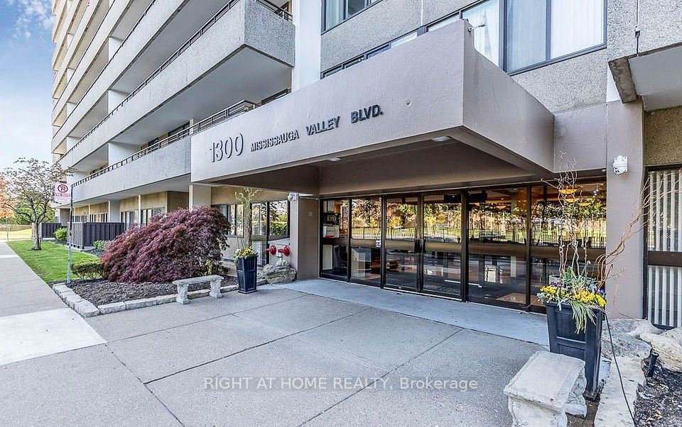 1300 Mississauga Valley Boulevard 305, Mississauga, ON L5A 3S8 at 1300 Mississauga Valley Boulevard 305, Mississauga, ON L5A 3S8, Mississauga, ON, L5A 3S8