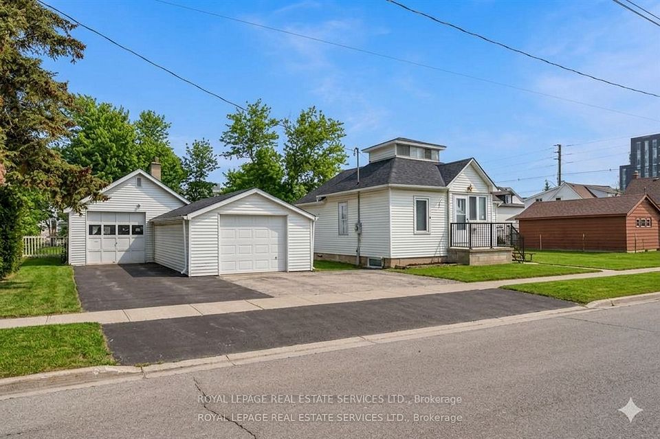 2386 Sovereign Street, Oakville, ON L6L 1L8