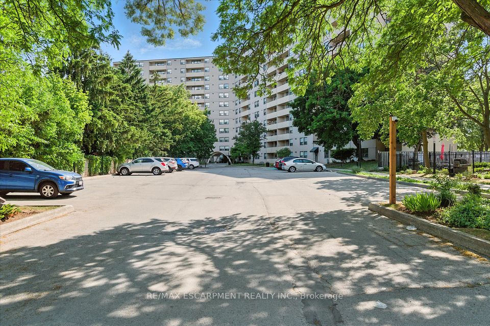 700 Dynes Road 909, Burlington, ON L7M 3N2 at 700 Dynes Road 909, Burlington, ON L7M 3N2, Burlington, ON, L7M 3N2