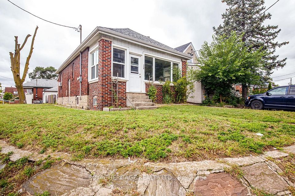 758 Jane Street, Toronto, ON M6N 4B9 at 758 Jane Street, Toronto, ON M6N 4B9, Toronto W03, ON, M6N 4B9