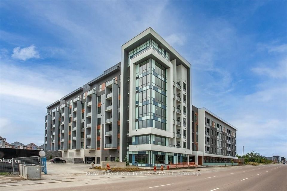 Condo Apartment at 95 Dundas Street W 306, Oakville, ON L6M 5N4, Oakville