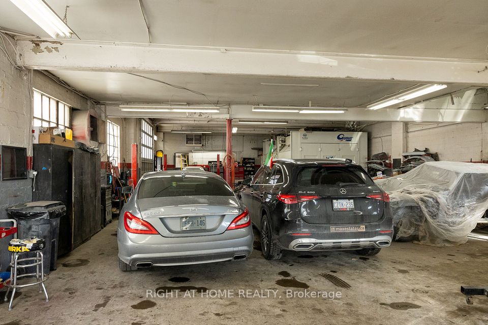 393 Weston Road, Toronto, ON M6N 3P7