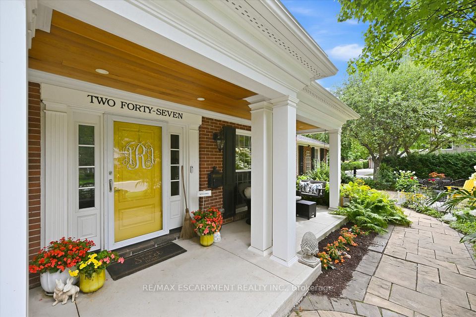 247 Linwood Crescent, Burlington, ON L7L 4A2 at 247 Linwood Crescent, Burlington, ON L7L 4A2, Burlington, ON, L7L 4A2