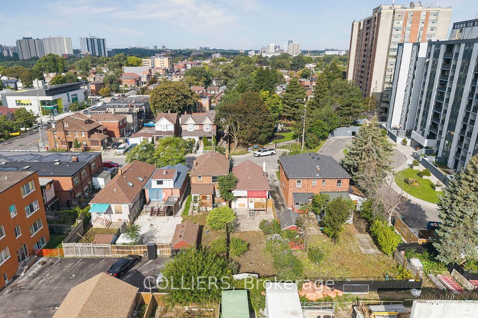 1* Oxford Drive, Toronto, ON M6M 4S8