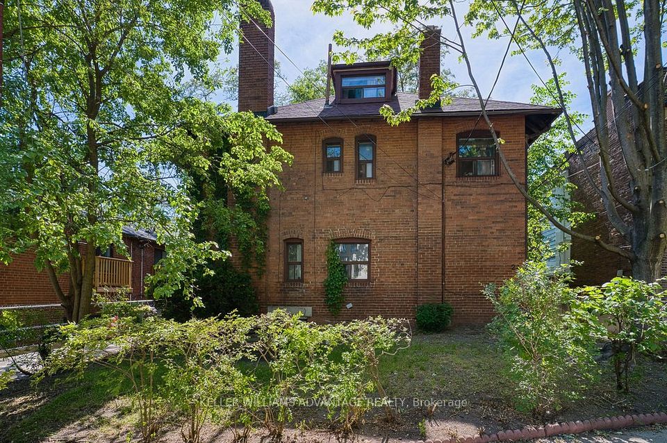 24 Indian Road Crescent, Toronto, ON M6P 2G1