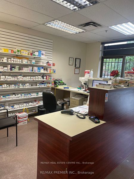 165 DUNDAS Street W 105, Mississauga, ON L5B 2L6