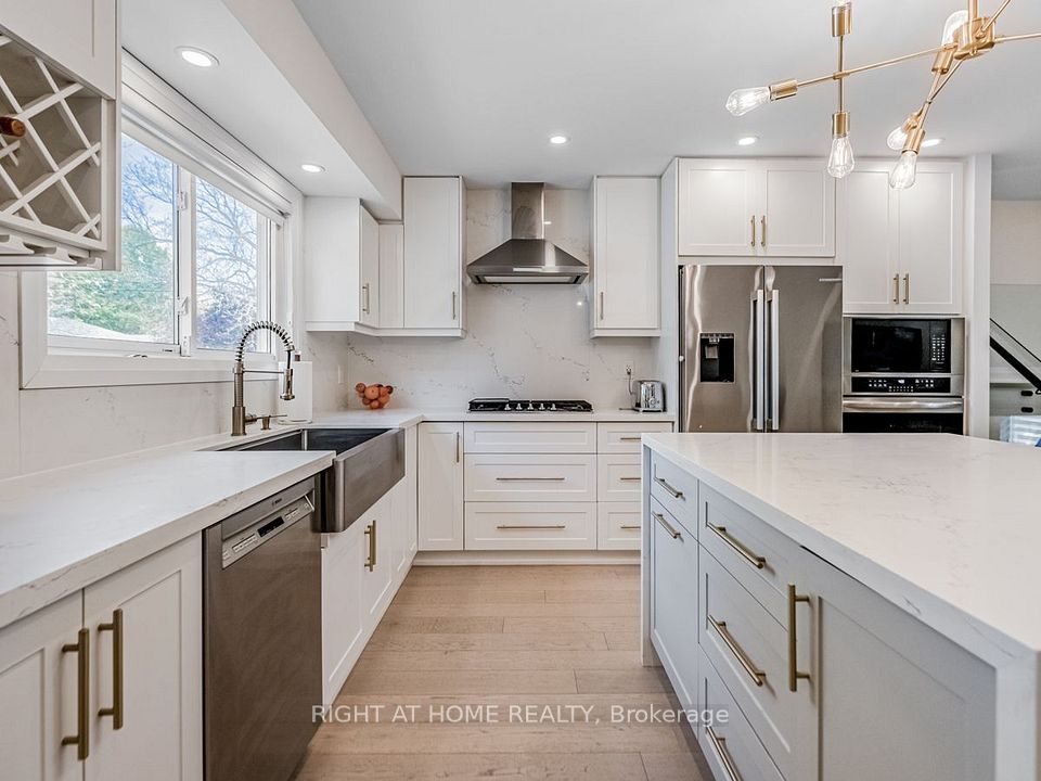 Detached at 883 Francis Road, Burlington, ON L7T 3Y3, Burlington