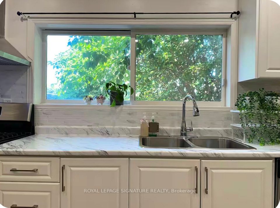 Detached at 1119 Rebecca Street, Oakville, ON L6L 1Y6, Oakville